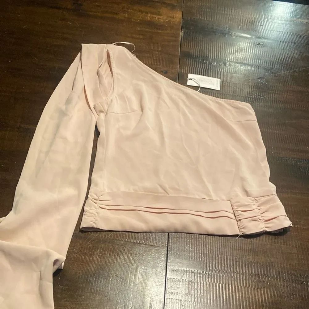 Ladies lulumari one shoulder blouse drape blush color size small